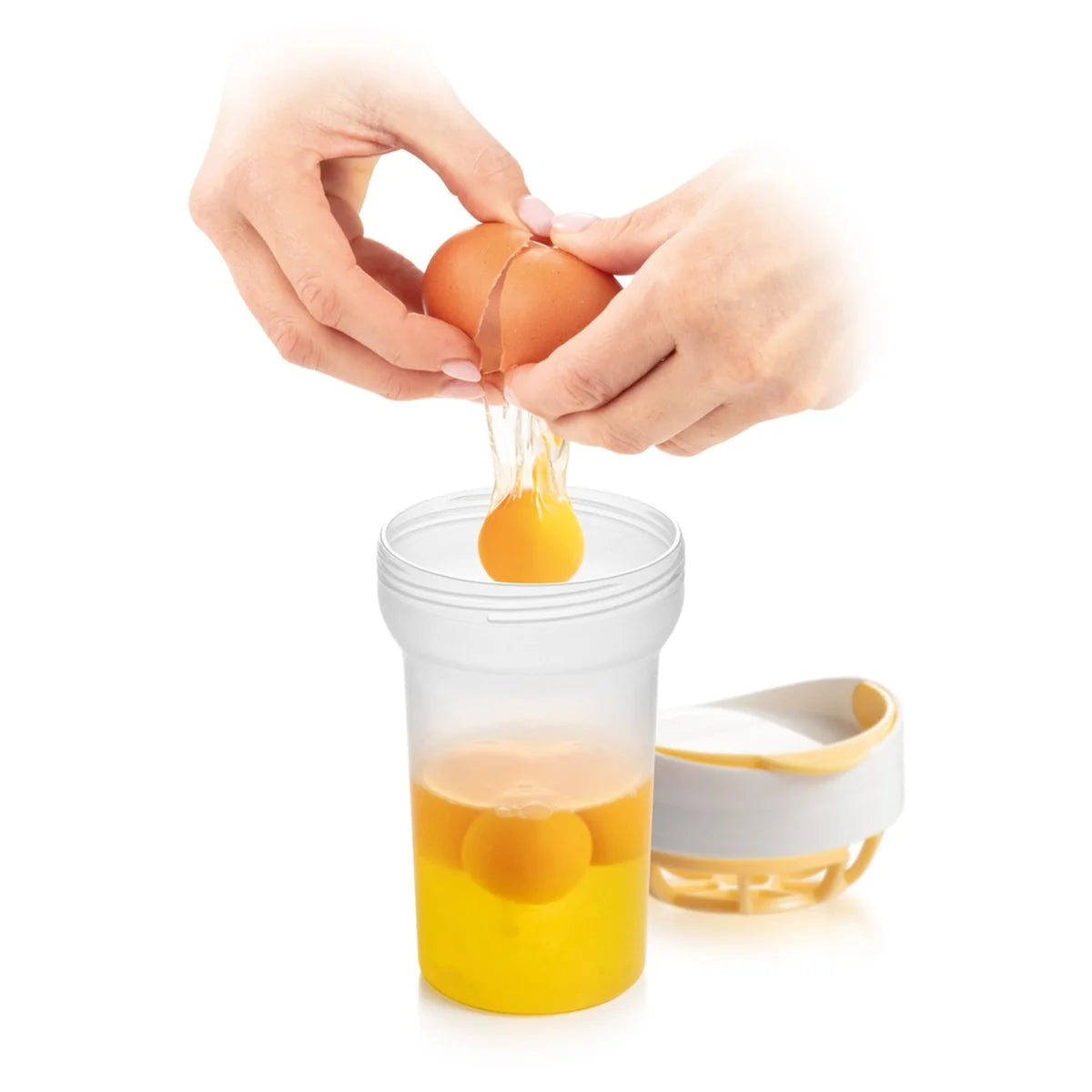Cracking eggs into the Tescoma DELÍCIA Egg Shaker