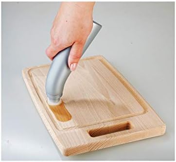 Applying Tescoma oil to a wooden chopping board with the built-in applicator